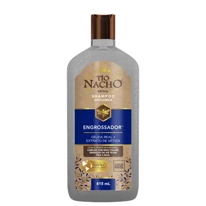 Frasco de shampoo Tío Nacho Engrossador, com 415 mL de volume, apresentando design com textura de favo de mel e rótulo em azul e dourado, destacando a presença de geleia real e extrato de urtigas.