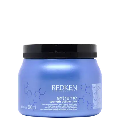 Frasco de tratamento capilar Redken Extreme Strength Builder Plus, com 500 ml de capacidade, em embalagem de plástico azul e preto, com rótulo destacando o nome do produto e a marca Redken.