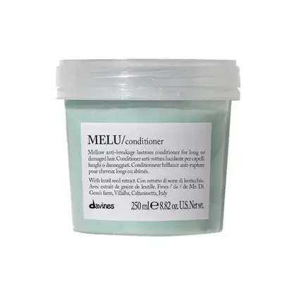 Frasco de condicionador Melu da marca Davines, com 250 ml de capacidade, em embalagem plástica transparente com rótulo branco e texto em preto descrevendo o produto.