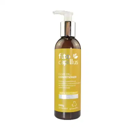 Frasco de condicionador de cabelo da marca Fito Capillus, com 240g, contendo óleo de oliva em sua fórmula. O rótulo apresenta uma cor amarela predominante e informações sobre os benefícios do produto para o cabelo e couro cabeludo.