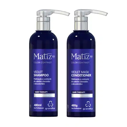 Dois frascos de produtos Grandha da linha Matiz P21 Color Contrast, um com shampoo violeta e outro com condicionador violeta, ambos com embalagens de plástico azul-escuro e rótulos com o nome da linha e descrição do produto.
