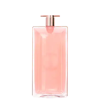 Frasco de perfume Idôle Lancôme de formato retangular, com tampa rosada e corpo transparente contendo um líquido de tonalidade rosa clara. O rótulo apresenta o nome da marca em destaque.