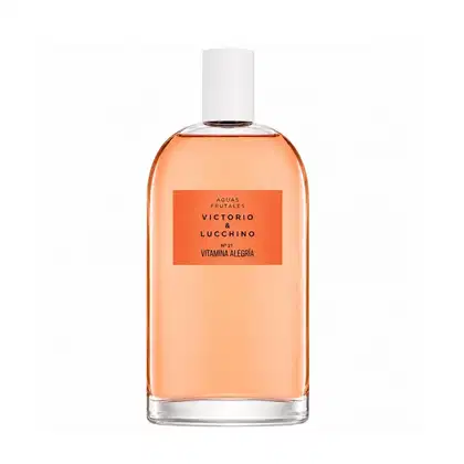 Frasco de perfume Victorio & Lucchino Vitamina Alegria, com embalagem de vidro transparente e rótulo laranja destacando o nome da fragrância.