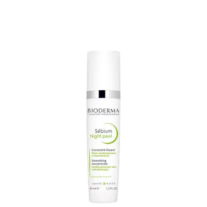 Frasco branco e prateado da linha Sébium da Bioderma, contendo um concentrado alisante para pele mista/oleosa com imperfeições, chamado "Night peel".