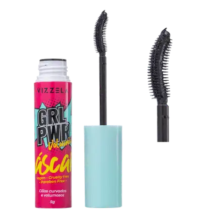 O produto é um rímel da marca Vizzela, com o nome "GRL PWR VOLUMA" impresso na embalagem. A embalagem é um tubo plástico rosa e branco, com um aplicador de rímel preto. O produto é vegano, livre de crueldade e livre de parabenos.