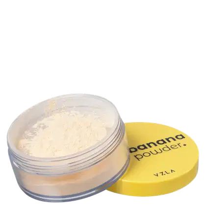 Pote de pó facial translúcido em embalagem amarela com rótulo "banana powder" da marca Vzla. O produto apresenta uma textura leve e fina, indicando ser um pó compacto para aplicação na pele.