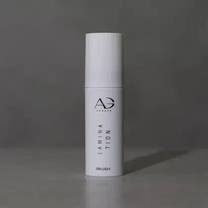 Gel modelador para sobrancelha.