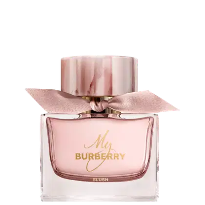 Frasco de perfume Burberry My Burberry Blush, com design elegante em tons de rosa, com laço rosa e rótulo dourado destacando o nome da fragrância.