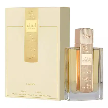 Frasco de perfume Lattafa Angham com embalagem dourada e bege, contendo 100 ml de produto. O rótulo apresenta o nome da fragrância "Angham" em árabe e inglês, com detalhes decorativos dourados.