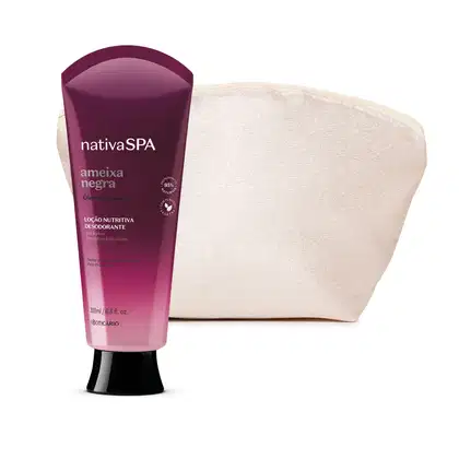 Bisnaga em tons de vinho com tampa preta e letras douradas, pretas e brancas de loção hidratante corporal Nativa SPA Ameixa Negra e um nécessaire retangular de tecido na cor bege.