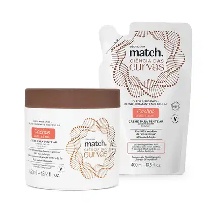 Duas embalagens contendo creme para pentear Match Ciência das Curvas nas cores branca, marrom e preta, sendo um pote de 450ml e um refil em sachê de 400ml.