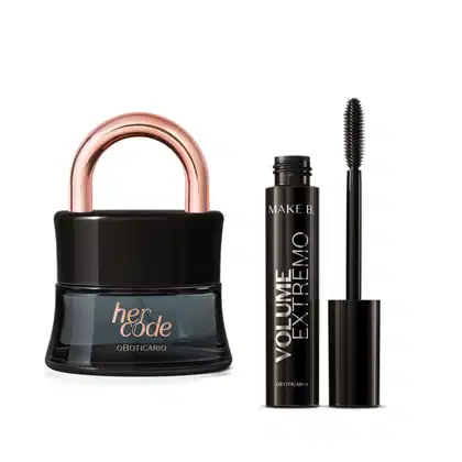 Vidro preto em formato de cadeado com arco e letras douradas de Eau de Parfum Her Code e tubo de máscara de cílios da marca Make B. Volume Extremo na cor preta, com tampa, haste e aplicador na mesma tonalidade.