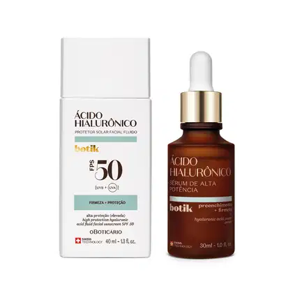 Dois itens da marca Botik Ácido Hialurônico: frasco marrom com tampa dourada e conta-gotas branco de sérum facial de alta potência e frasco branco com letras pretas e detalhe verde de protetor solar FPS 50.