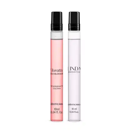 Dois vidros cilíndricos transparentes de tampas pretas com 10ml de desodorante colônia em cada um, sendo um de líquido rosa e letras pretas da marca Floratta Red Blossom e outro com líquido azul claro e letras pretas da marca Linda Irresistível.