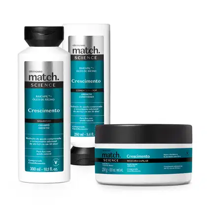 Três itens da marca Match Science Crescimento em embalagem branca com tampa preta e rótulo azul, preto e prata, sendo um frasco de 300ml de shampoo, frasco de 280ml de condicionador e pote de 250g de máscara capilar.