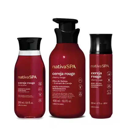 Três frascos na cor vermelho escuro com tampas pretas da marca Nativa SPA Cereja Rouge, sendo um com 250ml de sabonete líquido, outro de 200ml de body splash e outro com bomba dosadora e 400ml de loção hidratante corporal.