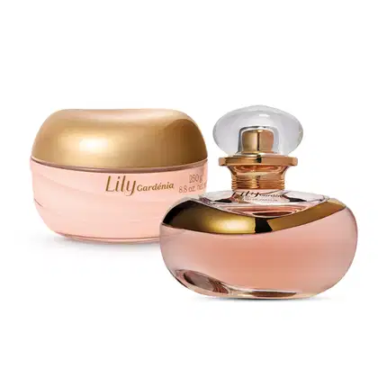 Dois itens da marca Lily Gardénia, sendo um frasco arredondado em tons de rosa e dourado de Eau de Parfum e um pote com creme rosado e tampa dourada de creme acetinado corporal.