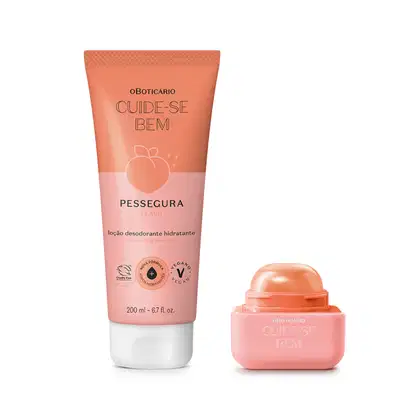 Dois itens de cuidados com a pele da marca Cuide-se Bem Pessegura, sendo um frasco de loção desodorante hidratante bicolor nas cores salmão e laranja e um protetor labial nas mesmas cores, com embalagem quadrada e bala em formato de semicírculo.
