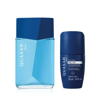 Dois frascos da marca Quasar: um frasco com líquido azul com tampa azul escura contendo 100ml da linha Rush e outro frasco azul marinho com letras brancas trazendo 55ml de antitranspirante roll-on da linha Blue.