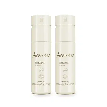 Dois frascos brancos de 100ml de body spray da marca Accordes, com rótulos em tom marrom.
