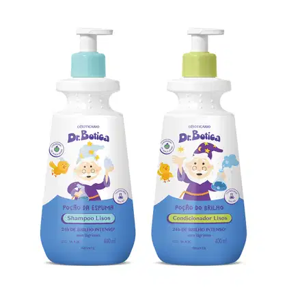 Imagem de dois produtos infantis para cabelos lisos da marca Dr. Botica, sendo um com tampa dosadora azul contendo shampoo e o outro de tampa amarela contendo condicionador. Os dois itens possuem rótulo com personagem ilustrando.