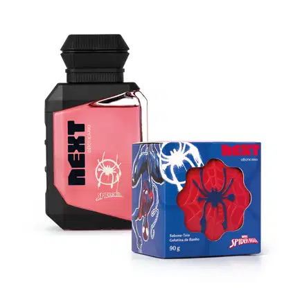 Kit da marca Next Marvel Spider-Man, incluindo frasco de colônia infantil nas cores rosa e preto e uma caixa azul de sabonete-teia com texturas de teia de aranha  na cor vermelha e um relevo de aranha na cor azul. 