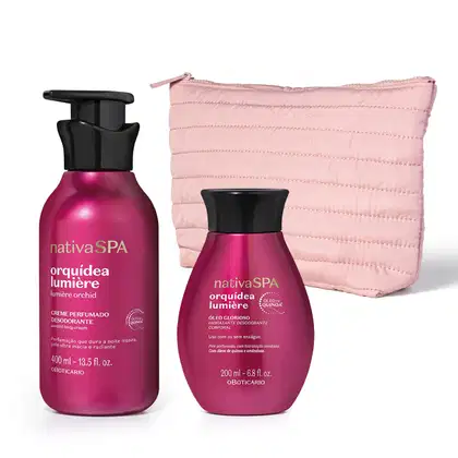 Dois itens de corpo e banho da marca Nativa SPA Orquídea Lumiere: um creme desodorante pink em frasco com bomba pump preta e um óleo corporal rosa em frasco pink com tampa preta, acompanhados de um nécessaire rosa clara acolchoada.