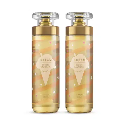 Imagem de dois frascos de body splash da linha Dream Céu de Baunilha. A embalagem é de vidro com tampa transparente e válvula spray dourada. O rótulo é em tons de dourado e traz um sorvete ilustrando o produto. Cada recipiente conta com 200ml de produto.