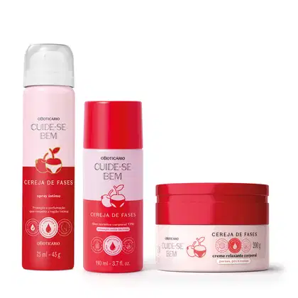 Imagem de três produtos da linha Cuide-se Bem Cereja De Fases, sendo um creme relaxante corporal, spray íntimo desodorante e óleo térmico corporal. Todas as embalagens são em tons diferentes de rosa e trazem uma cereja ilustrada.