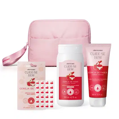 Imagem do Combo Cereja De Fases, contendo nécessaire rosa com puxador, cartela de adesivos secativos para espinhas, sabonete líquido anti-oleosidade e loção hidratante corporal. As embalagens têm tons de branco e rosa e ilustrações de cereja no rótulo.