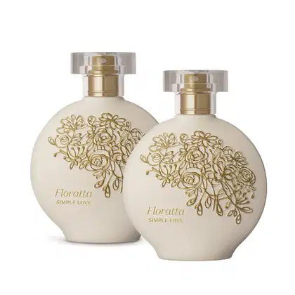 Imagem de dois frascos de item de perfumaria da marca Floratta, com embalagem arredondada em tom branco e detalhes florais dourados, exibindo o texto "Simple Love" no rótulo.