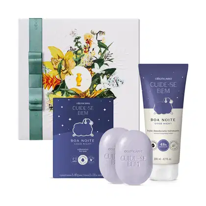 Caixa om estampa floral, dois sabonetes na cor azul e sua embalagem em tons de azul mais forte e informações em branco, e uma bisnaga de loção hidratante em azul e branco, com letras pretas e azuis. Os produtos são da linha Cuide-se Bem Boa Noite.