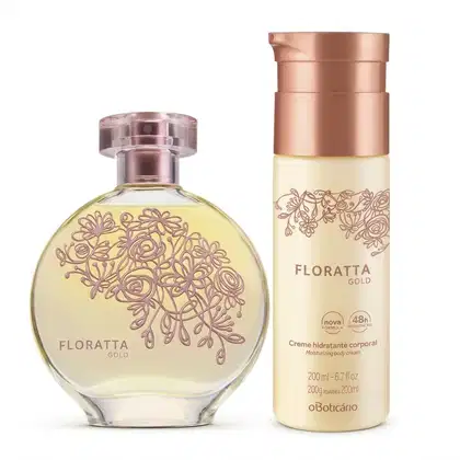 Dois itens de perfumaria lado a lado, sendo um frasco de Floratta Gold em embalagem de frasco de vidro rosa claro e flores em alto relevo e frasco de body spray rosa com tampa rosé.