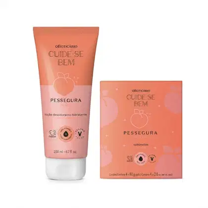 Dois itens de perfumaria da marca O Boticário: um tubo de loção desodorante hidratante na cor laranja com rótulo "Cuide-se Bem Pessegura Peach", e uma caixa de sabonetes na mesma cor e tema.