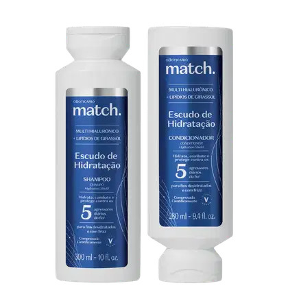 Dois frascos brancos da linha Match, um contendo shampoo e outro condicionador, com rótulos azuis destacando os ingredientes e benefícios do produto, como multi hialurônico e lípidos de girassol.