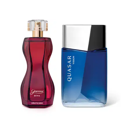 Imagem de dois itens de perfumaria O Boticário, sendo um vidro na cor vinho em formato curvilíneo da marca Glamour Diva e outro na cor azul-claro com tampa prateada da marca Quasar Vision.