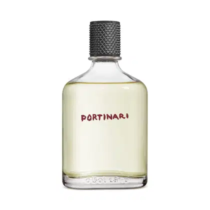 Frasco transparente com líquido bege, tampa preta e letras marrons contendo 100ml de desodorante colônia Boticollection Portinari.