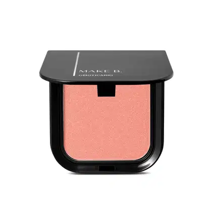 Blush em pó mate Luminoso Rose Make B. na cor rosa em estojo quadrado preto de cantos arredondados e o nome da marca gravado na tampa em letras brancas.