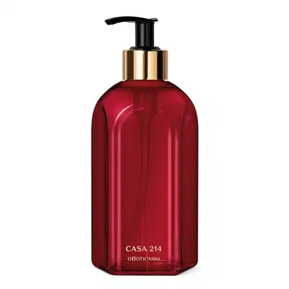 Vidro vermelho de tampa dosadora preta com detalhe e letras douradas contendo 400ml de sabonete líquido Casa 214 Gardênia Imperial.