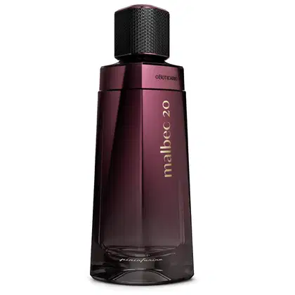 Frasco de desodorante colônia da marca Malbec 20 Anos, com formato geométrica em cor vinho escuro e tampa preta exibindo o nome da marca em letras douradas.