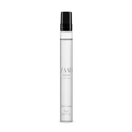 Frasco cilíndrico transparente com líquido azul claro, tampa preta e letras azuis contendo 10ml de Eau de Parfum Zaad Venture.