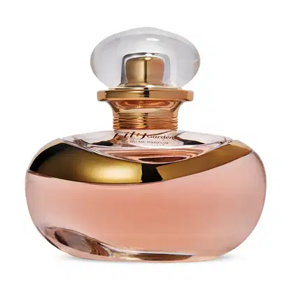 Vidro de formato arredondado e cor rosa com detalhes e pulverizador rosa metálico e tampa transparente contendo 75ml de Eau de Parfum Lily Gardênia.