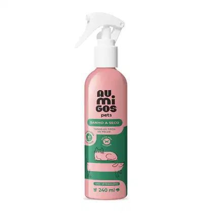 Frasco nas cores rosa e azul com ilustração de um cachorro e um gato no rótulo, válvula spray branca, contendo 240ml de banho a seco da marca Au.Migos Pets.