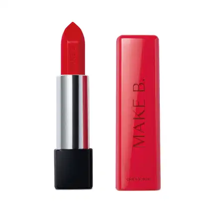 Batom vermelho Red Cherry cremoso Make B. Cereja Rouge em tudo preto e prata com tampa vermelha com a marca gravada.
