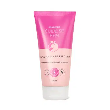 O produto apresentado é um creme hidratante depilatório corporal da marca Cuide-se bem, em uma embalagem de tubo rosa com detalhes em branco. A embalagem também apresenta selos indicando que o produto é vegano e contém 71% de ingredientes naturais.