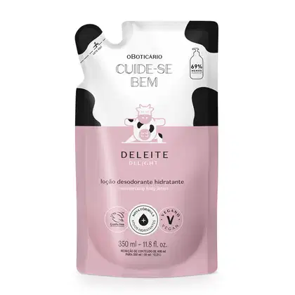 Refil em sachê rosa e branco com manchas pretas e ilustração de vaca contendo 350ml de loção hidratante corporal da marca Cuide-se Bem Deleite.