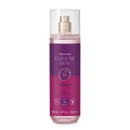 Frasco transparente com líquido lilás em formato cilíndrico com rótulo roxo com amoras ilustradas contendo 200ml de body splash Cuide-se Bem Amoruda.