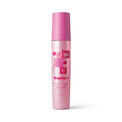 Frasco de item de perfumaria rosa com rótulo "Sophie" e ícones de brinquedos. Embalagem cilíndrica com tampa rosada e detalhes prateados. Texto "Shimmer splash corpo e cabelo" e "Toy Story 5" visíveis no rótulo.