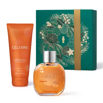 Conjunto de produtos Celebre Agora, composto por frasco de perfume em embalagem verde e dourada, e tubo de loção hidratante corporal em embalagem laranja. Ambos os produtos apresentam design elegante e sofisticado.