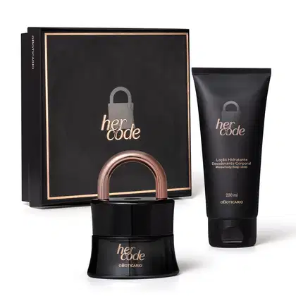 Conjunto de produtos de beleza da marca Her Code, incluindo um frasco preto com tampa rosada, um tubo de loção hidratante corporal preto e uma caixa preta com detalhes em dourado.
